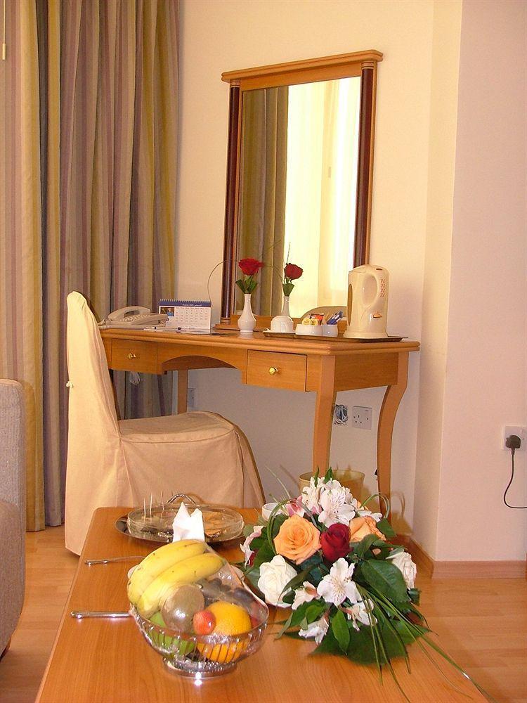 Le Royal Express Salmiya Hotel Exterior photo